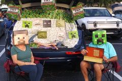 Trunk-or-Treat-2023-Minecraft-couple